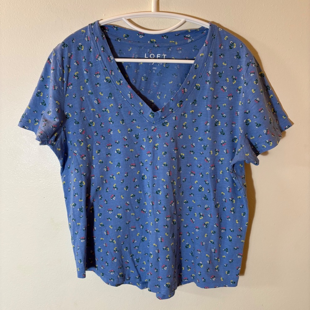 LOFT Vintage Soft Blue Floral V-Neck‎ Short Sleeve Cotton Tee Shirt Size Large